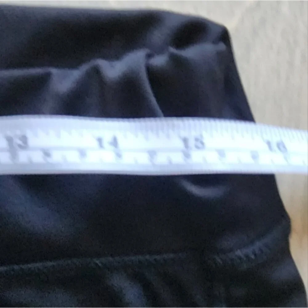 Black and Gray Athletic Legging Capris‎